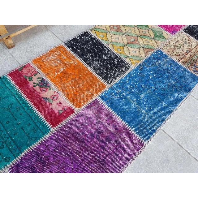 Mid 20th Century Bohemian Handknotted Wool Runner Anatolian Handknotted Oushak Runner For Sale - Image 10 of 10