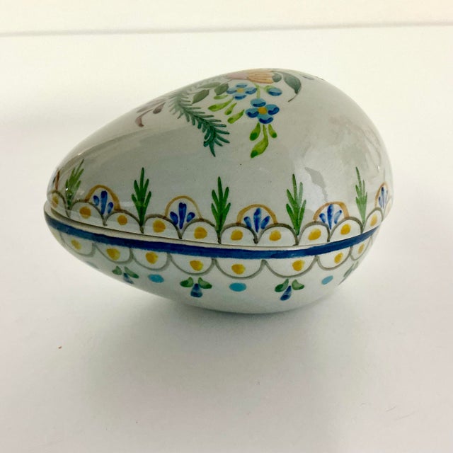 -1950s Vintage Mediterranean Portuguese Art Nouveau Hand-Painted Porcelain Egg Trinket Box For Sale - Image 10 of 10
