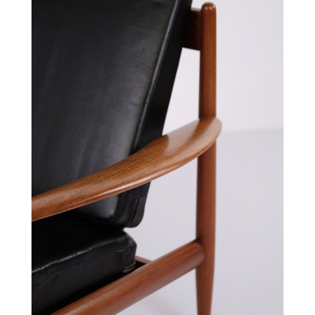 Wood Model 118 Armchair Grete Jalk for France & Søn in Teak and Black Leather, 1960s For Sale - Image 7 of 11