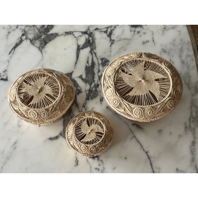 Vintage Coastal Palm Beach Style Handwoven Nesting Baskets - Set of 3 For Sale - Image 13 of 18