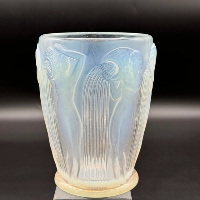 Danaïdes Vase in Opalescent Glass by R. Lalique, 1926 For Sale - Image 6 of 13