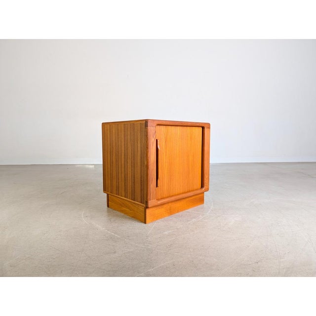 Mid-Century Modern Danish Chest of Drawers in Teak For Sale - Image 4 of 10