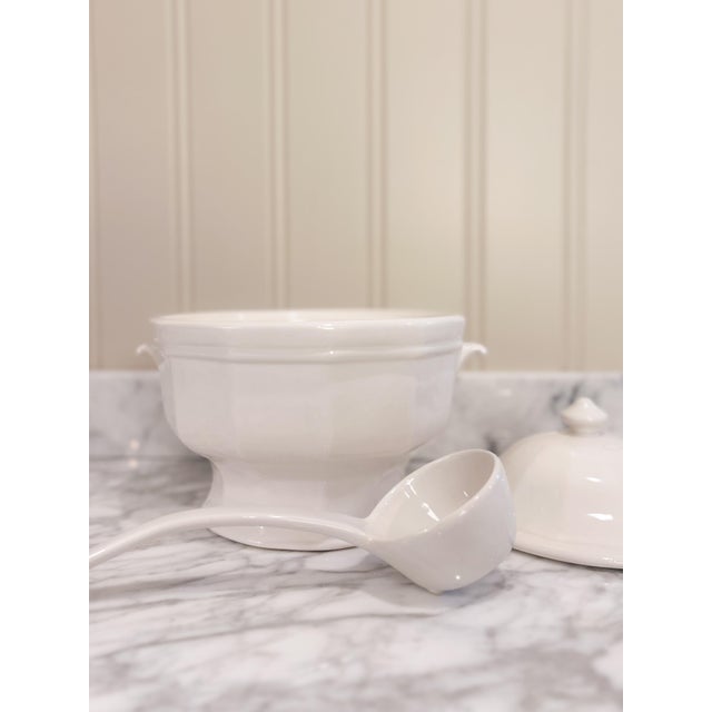 English 1960s Hertiage White Soup Tureen For Sale - Image 3 of 4