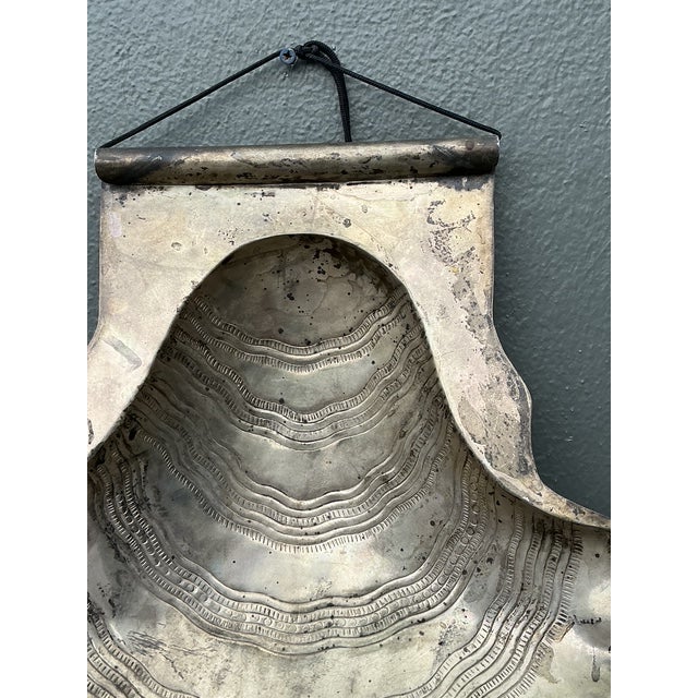 Hollywood Regency Vintage Hand Hammered Metal Oyster Shell Serving Bowl For Sale - Image 3 of 13