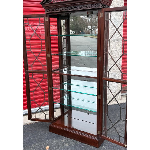 Stickley Furniture Chippendale Mahogany Curio / Display Cabinet For Sale - Image 10 of 12