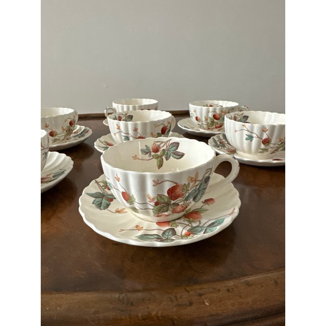 1950s Copeland Spode Strawberry Pattern Tea Cups and Saucers- 14 Pieces For Sale In Louisville - Image 6 of 9