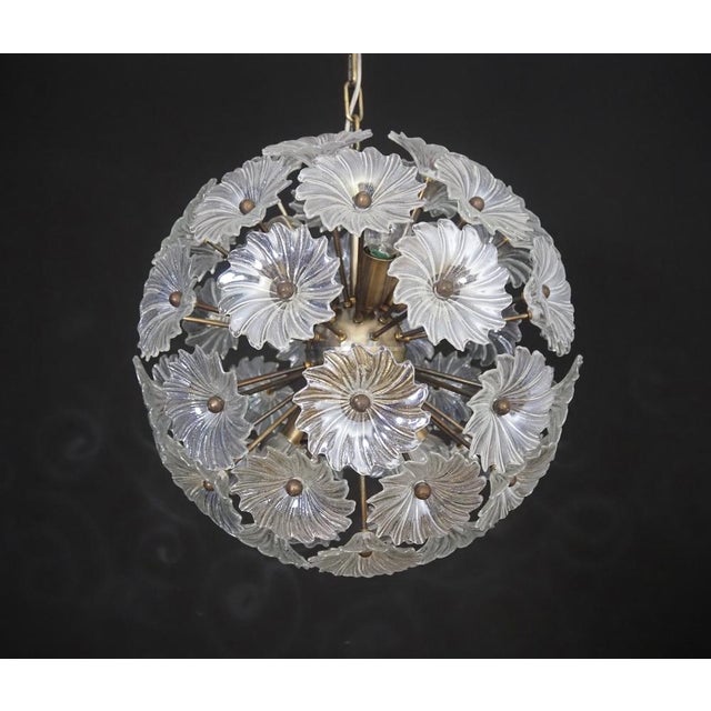 Vintage Italian Sputnik Crystal Pendant Light with 51 Daisy Clear Glasses, 1990s For Sale - Image 11 of 16
