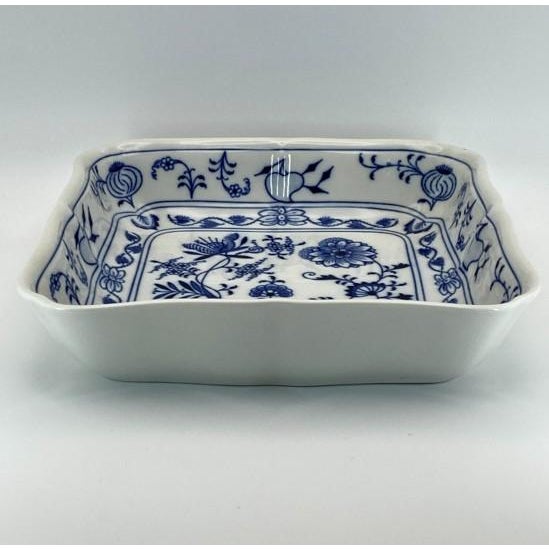 Chinoiserie Zwiebelmuster "Blue Onion" 9-Inch Square Blue and White Vegetable Bowl Vintage For Sale - Image 3 of 17