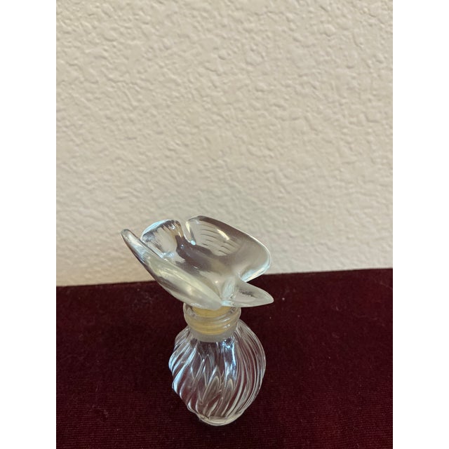 Vintage small Lalique‑designed Nina Ricci L’Air du Temps perfume bottle, featuring the iconic frosted dove motif and clear...