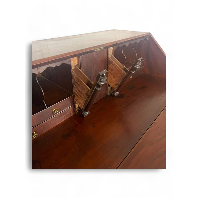 English Chest of Drawers in Mahogany For Sale - Image 11 of 18