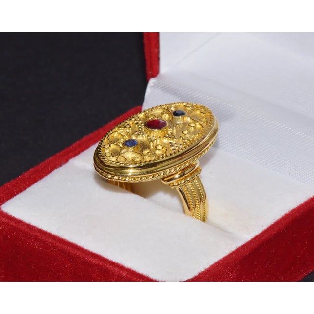 Gorgeous Natural Ruby Sapphire 18K 750 Solid Gold Etruscan Cannetille Greek Ring, size 7.5 For Sale - Image 4 of 9