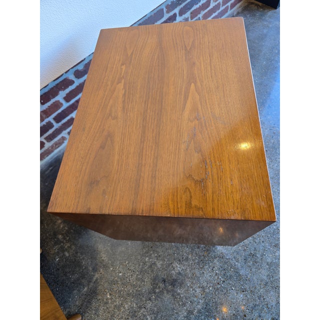 Merton L. Gershun 1960s Pair of Merton Gershun Iconic Walnut Nightstands, Attributed For Sale - Image 4 of 12
