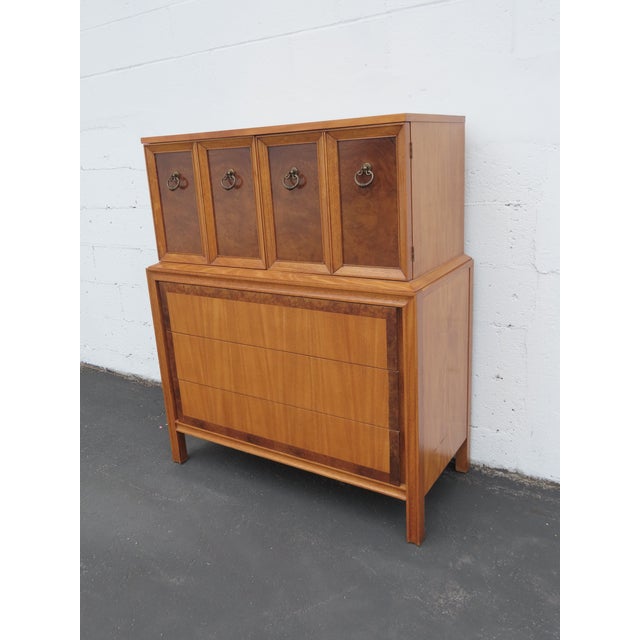 This excellent Chest of Drawers is made of wood, mahogany, burlwood, oak, veneer, and metal. The Chest of Drawers was made...