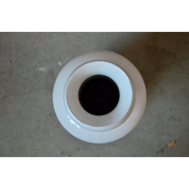 Large Minimalist White Ceramic Vase, 1980s For Sale - Image 4 of 5
