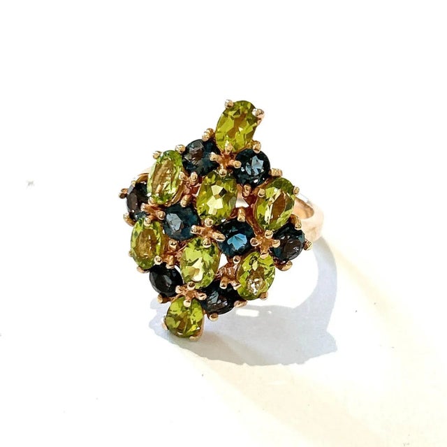 Metal Bochic “Orient” Blue Topaz and Green Peridot Cocktail Ring 18K Gold and Silver, Size 7 For Sale - Image 7 of 8