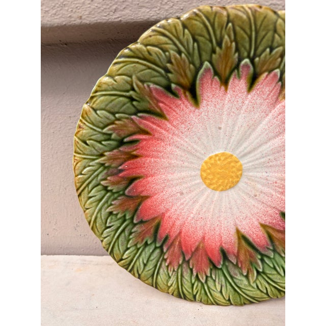 French Country French Majolica Daisy Plate Orchies, Circa 1890 For Sale - Image 3 of 4