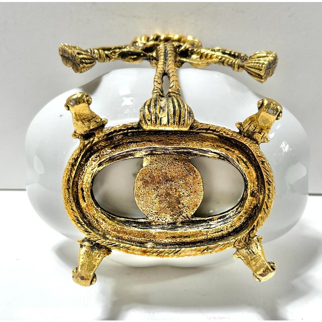 Metal Vintage Porcelain Vanity Dish With Gold Gilt Ormolu Stand – Hollywood Regency Soap Dish For Sale - Image 7 of 7