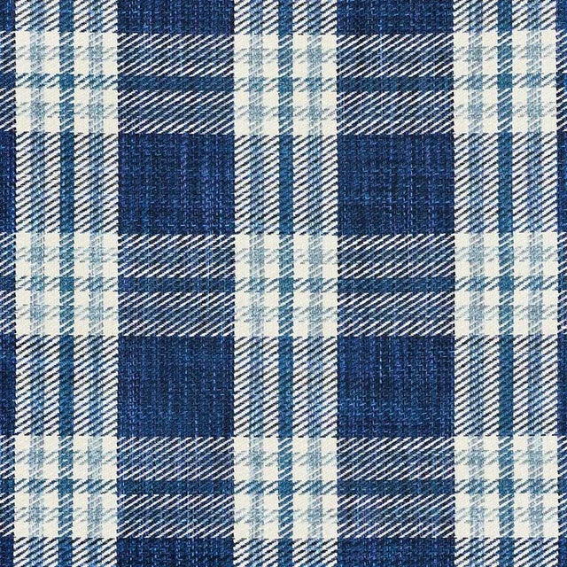 Sample - Schumacher X Vogue Living Mariga Fabric in Delft For Sale