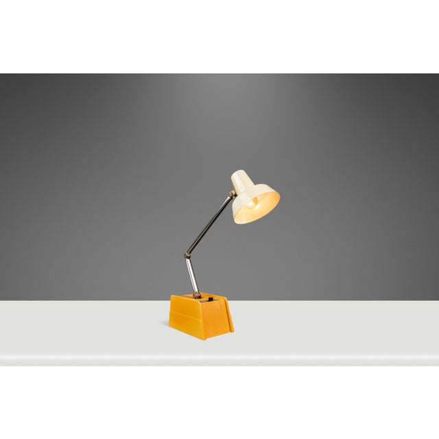 Mid-Century Modern Industrial Tensor Table / Desk Lamp by Mobilite as Used in Nasa Offices, C. 1970's For Sale In Orlando - Image 6 of 17