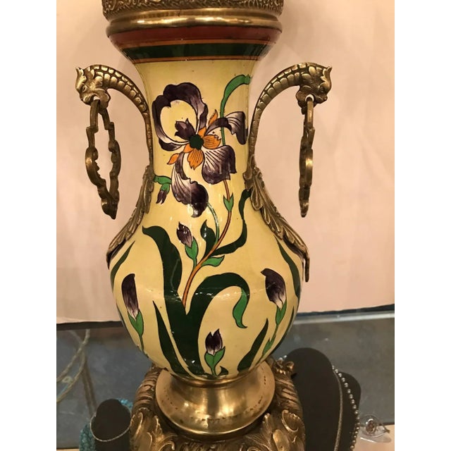 French French Hand-Painted Faience & Bronze Urn Table Lamp For Sale - Image 3 of 10