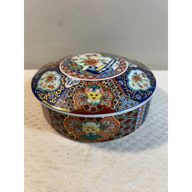 Vintage Chinese Rose Medallion Round Porcelain Trinket Box For Sale In Philadelphia - Image 6 of 9