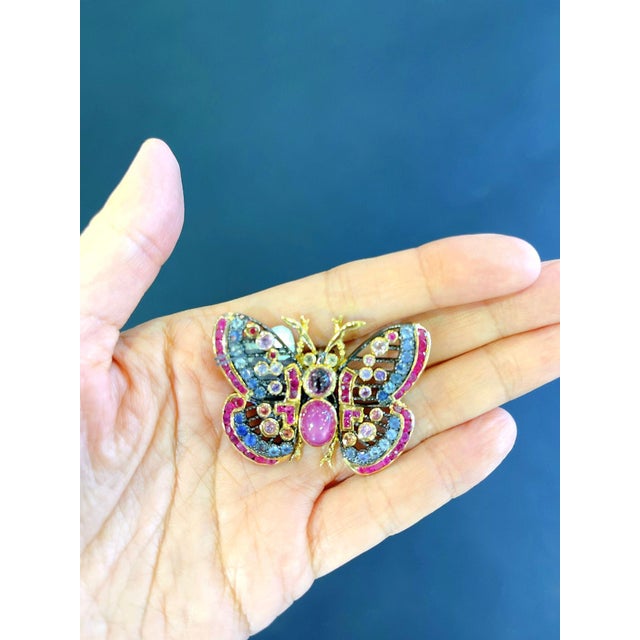 Gemstone Bochic "Orient" Ruby, Multi Sapphires & Spinal Brooch Set In 18K Gold & Silver For Sale - Image 7 of 14