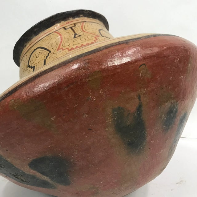 Early 20th Century Authentic Antique Shipibo Peruvian Pot For Sale - Image 9 of 10