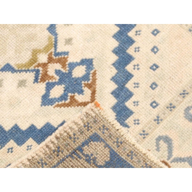 Traditional 1960s Turkish Oushak Rug For Sale - Image 3 of 3