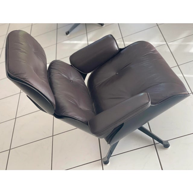 Set of Black Lounge Chair and Ottoman in Leather by Charles & Ray Eames for Herman Miller, 1980s For Sale - Image 6 of 11