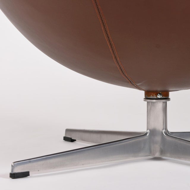 1974 Brown Leather Arne Jacobsen Fritz Hansen Egg Chair & Ottoman For Sale - Image 13 of 18