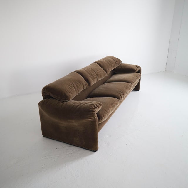 1980s Vico Magistretti “Maralunga” Sofa For Sale - Image 5 of 7