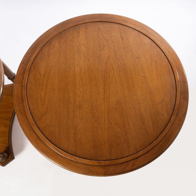 Hollywood Regency Pair of Vintage Round Hekman Tables For Sale - Image 3 of 10