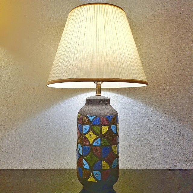 Mid-Century Modern Hand Thrown and Decorated Alvino Bagni Table Lamp For Sale - Image 3 of 12