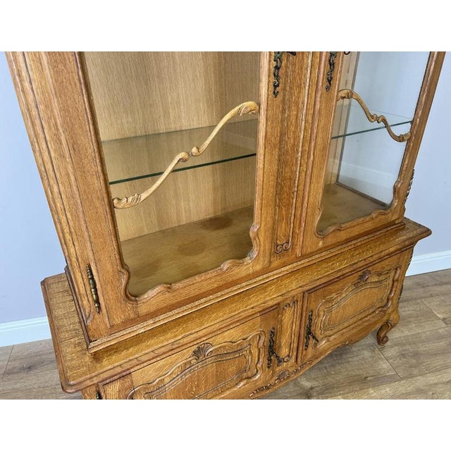 Brown Bookcase Vintage French Louis Xiv Style Oak Glazed Display Cabinet Lot 6490 For Sale - Image 8 of 18