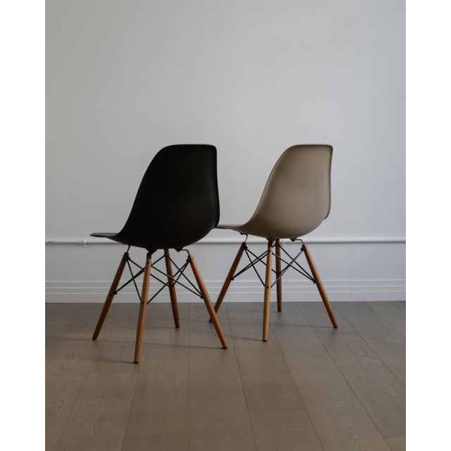 Mid-Century Modern Eames Dowel-Leg Molded Plastic Side Chairs for Herman Miller, 2015, Pair For Sale - Image 3 of 12