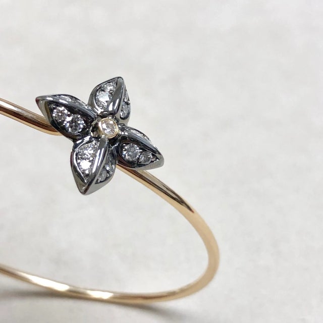 Syna Oxidized Silver Yellow Gold Flower Bracelet with Diamonds For Sale In New York - Image 6 of 11