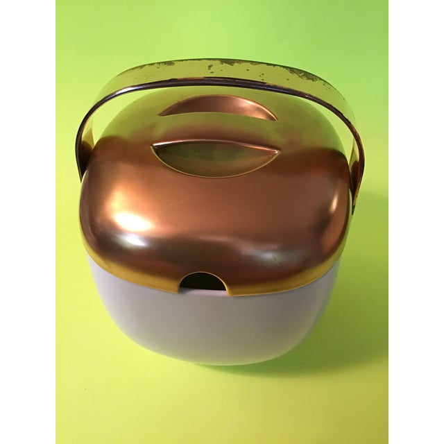 This is a fantastic design ice bucket for Rosenthal Studio-Line. It is in the Suomi pattern by Designer Timo Sarpaneva. It...