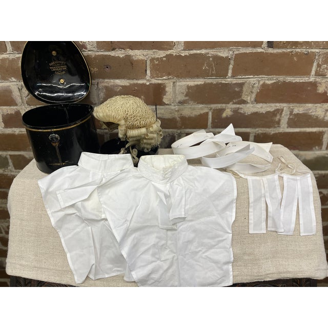 Vintage English Barrister Wig in Tole Case For Sale In Atlanta - Image 6 of 6