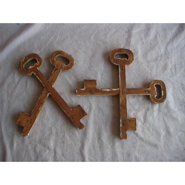 18th Century Pair of Italian Gilded Carved Wood Keys of St Peter For Sale - Image 6 of 6