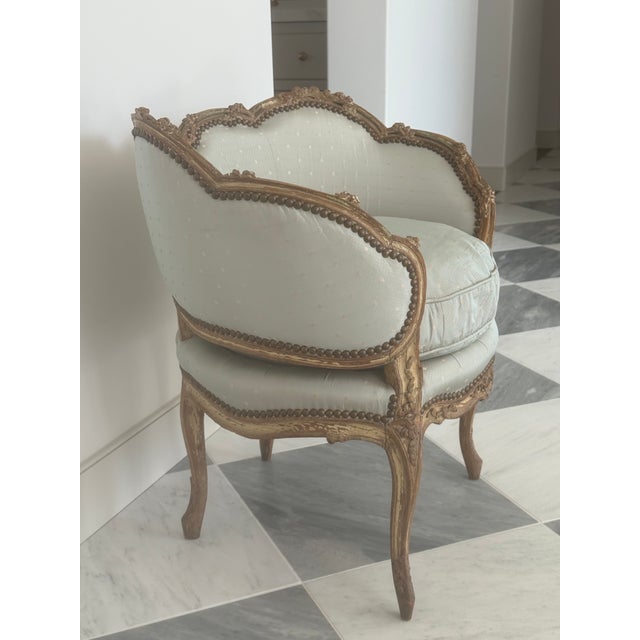 Beautiful a French Provincial,Louis XV with decorative floral carving ,cabriole legs ,curved back and arms .Beautiful...