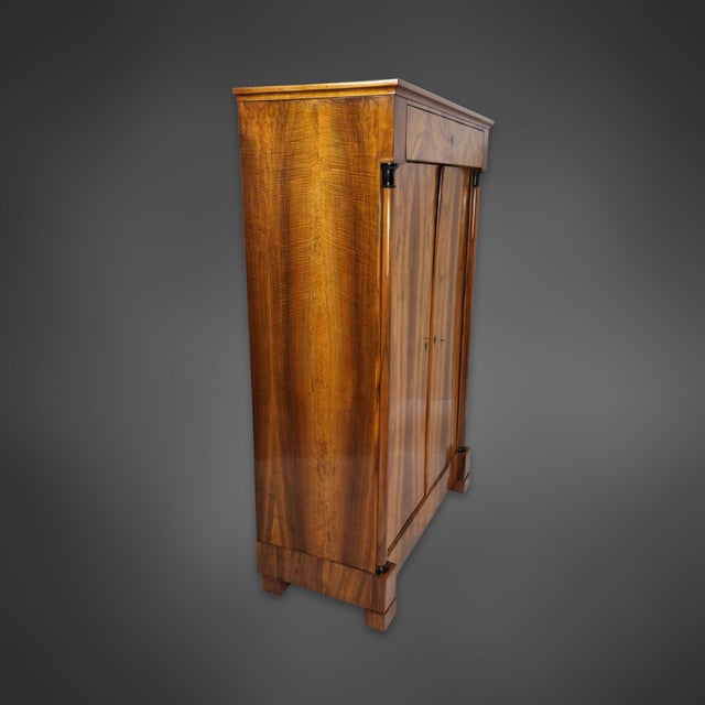 Biedermeier Vertico Half-Cabinet with Half-Columns in Walnut, Germany, 1820s For Sale - Image 3 of 14