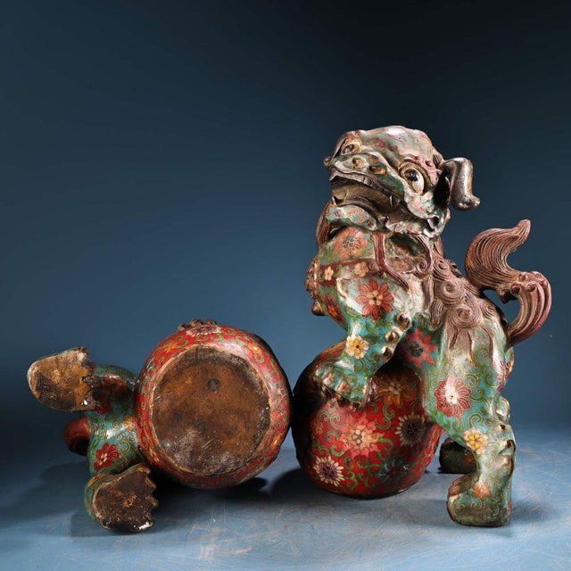 Late 19th Century Late 19th Century Pair of Cloisonné Enamel Guardian Lion Joss Stick Holders, 14000g Total For Sale - Image 5 of 9