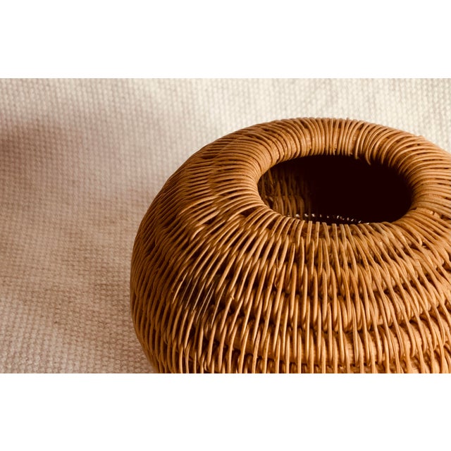 Beige Antique Handmade Cape Cod Straw Basket - Early 20th Century For Sale - Image 8 of 12