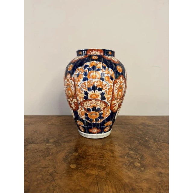 Wonderful antique Japanese imari vase, having a quality antique Japanese imari vase, decorated with flowers, leaves, birds...