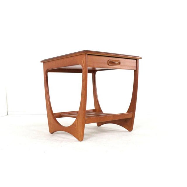 Beautiful side table from the English brand G-plan. The quality of the materials and the craftsmanship of the maker shine...