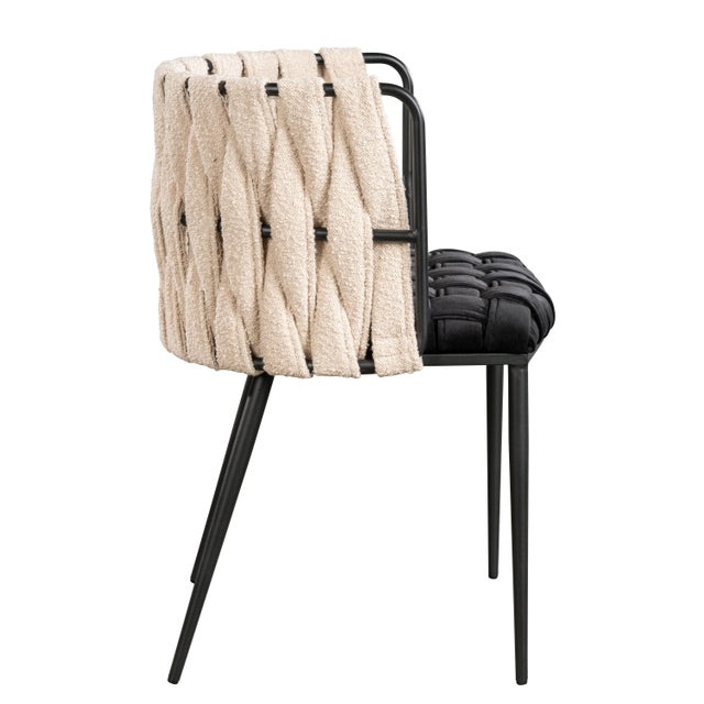 Set of 8 Dining Chairs The Dining Table is not included, it's just to give you a design idea. Materials: Metal, boucle,...