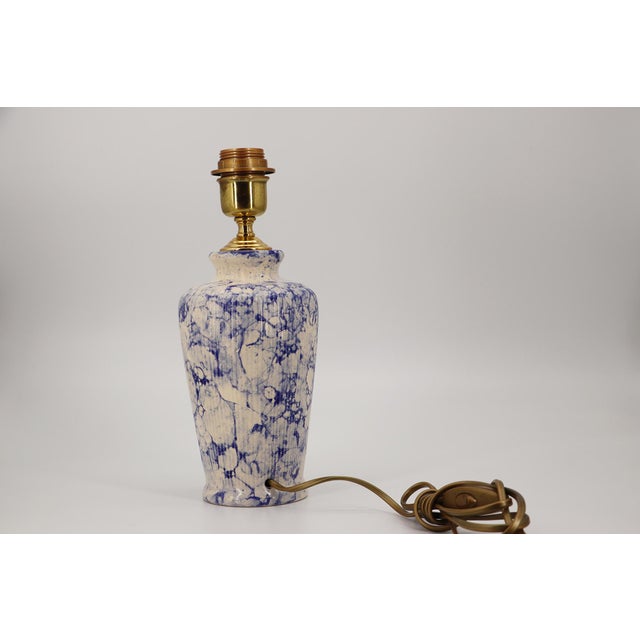 1950s Mid-Century Modern Blue and White Ceramic Table Lamp, Portuguese For Sale - Image 5 of 13