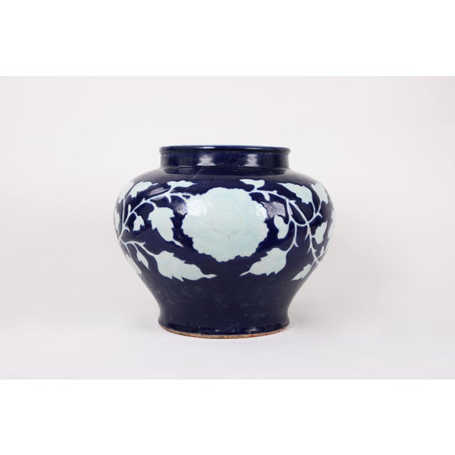 16th Century Chinese Ming Dynasty Blue Glaze White Flower Jar For Sale - Image 9 of 9