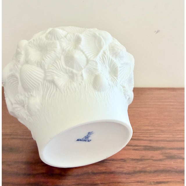 Vintage German Shell Vase in Bisque Porcelain from AK Kaiser, 1970s For Sale - Image 6 of 8