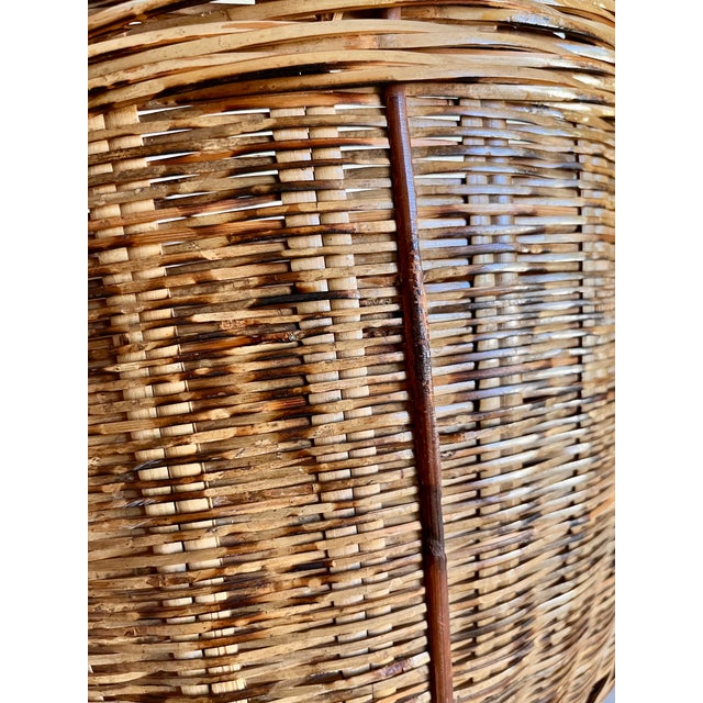Vintage Handwoven Chinese Split Reed Tortiseshell Bamboo and Rattan Large Gathering Basket For Sale In New York - Image 6 of 14